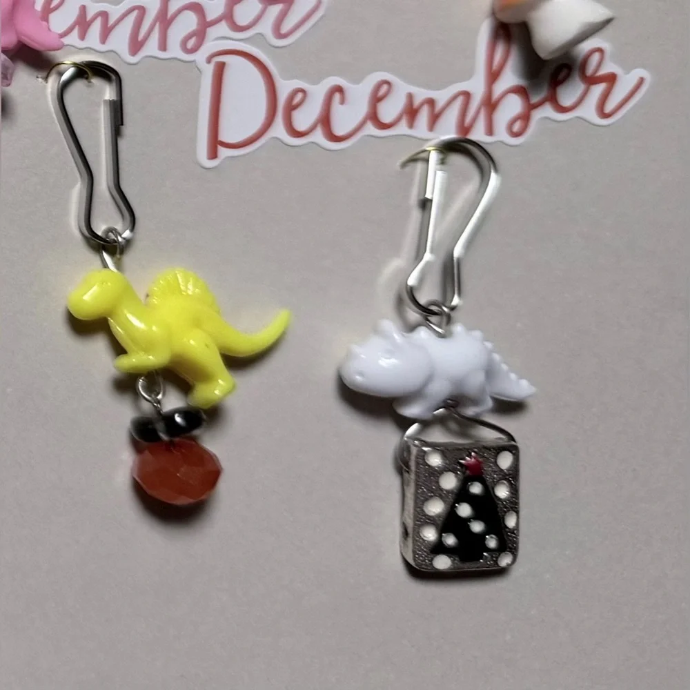 🧚🏻‍♀️ Zipper Pulls Year of Dinosaurs Set 12 Months Dino Charm for Backpacks